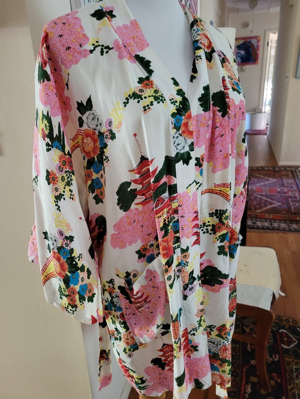 Short Japanese Style Robe In Japanese Print - Picture 8 of 9